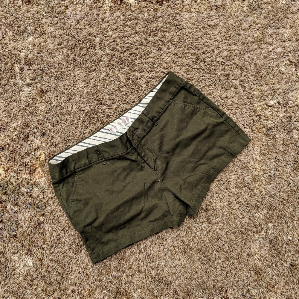 No Boundaries size 13 Dark Green short shorts
